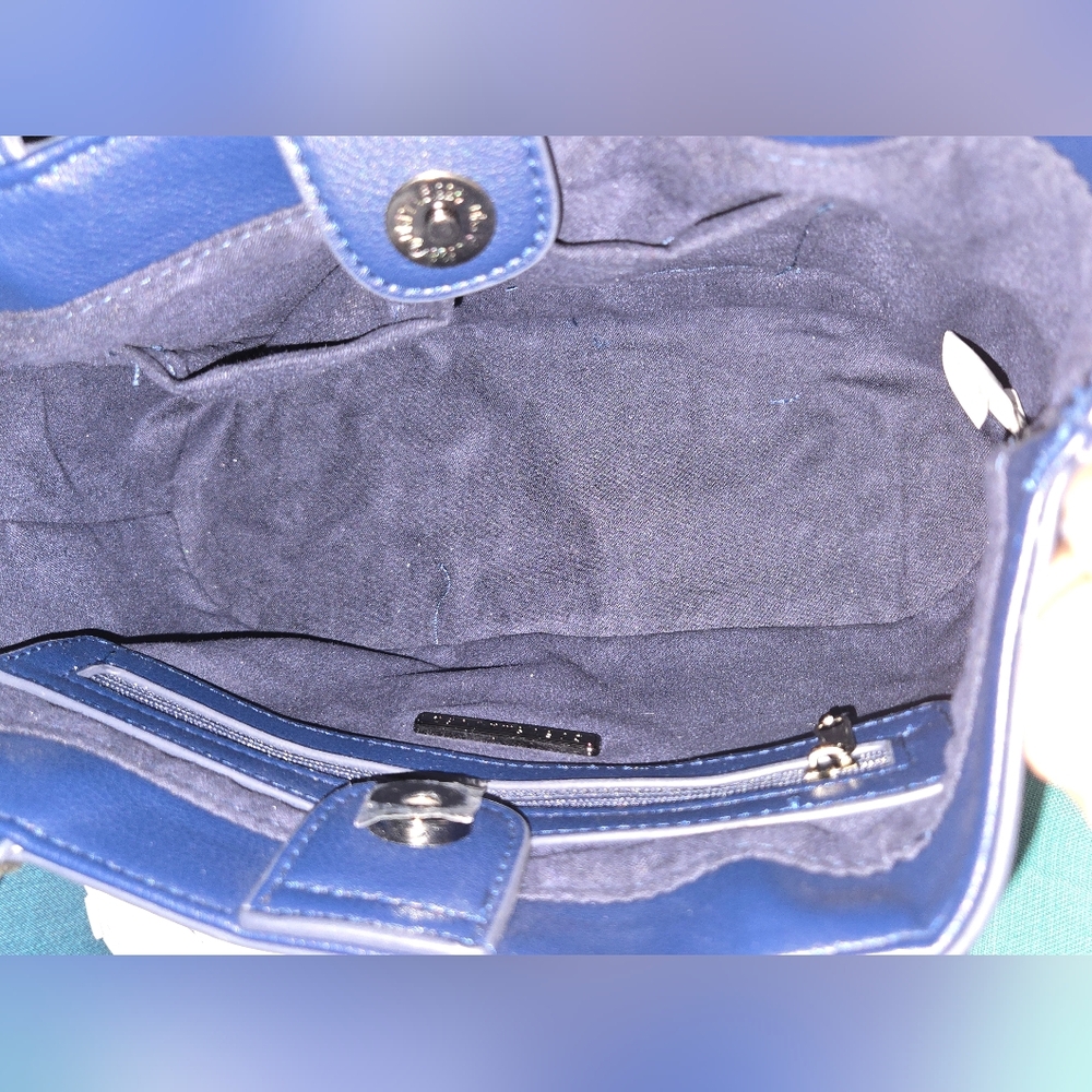 Steve Madden Navy Shoulder Bag With Hair Clip - Picture 6 of 10